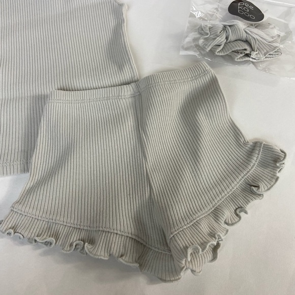 NWT Three piece toddler/ baby outfit with matching bow. Size 12 mths - Picture 2 of 4